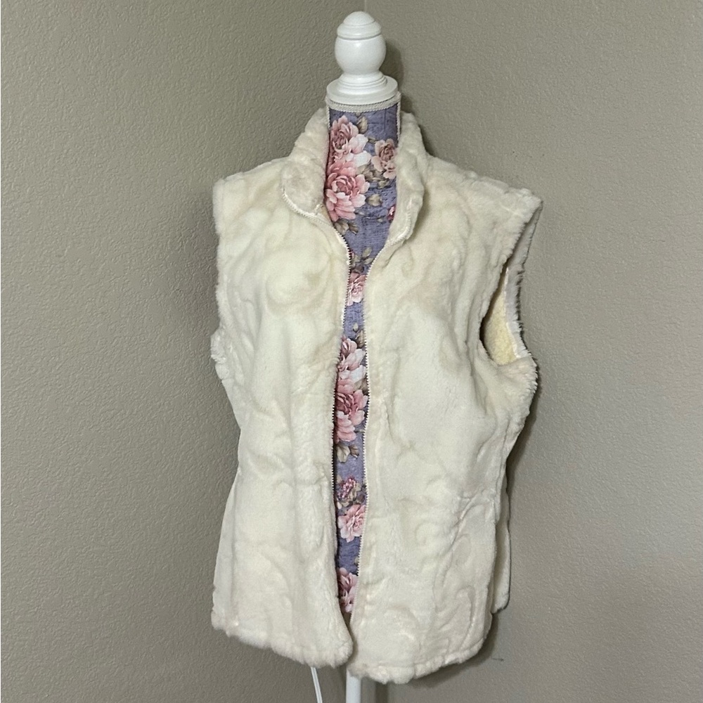 Elegant Cream Faux Fur Vest‎